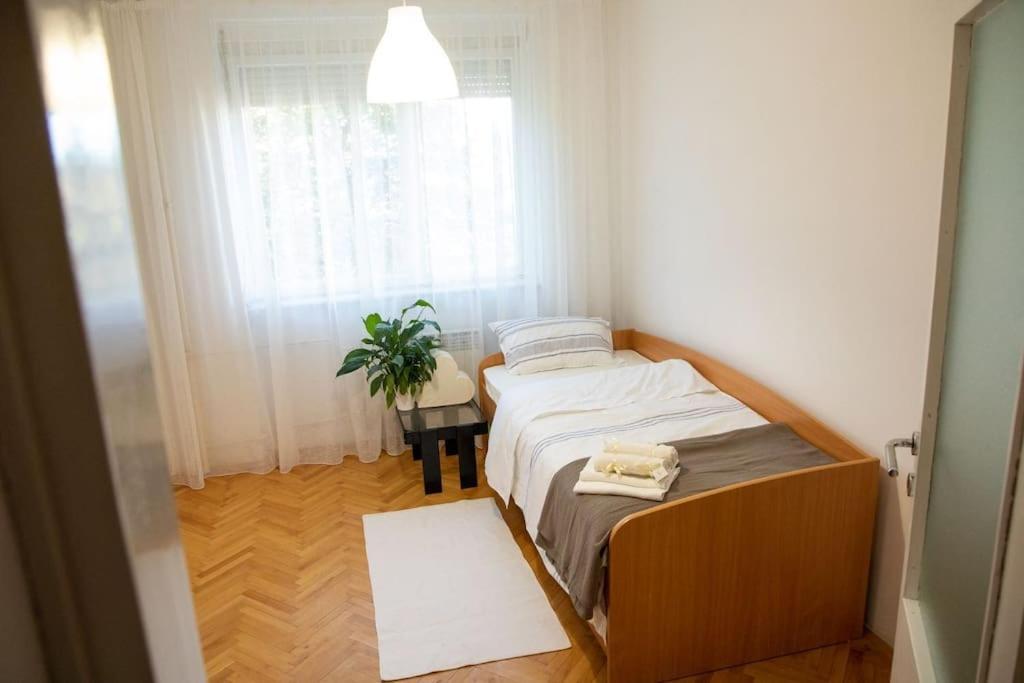 Dora Apartment Ni Exterior foto