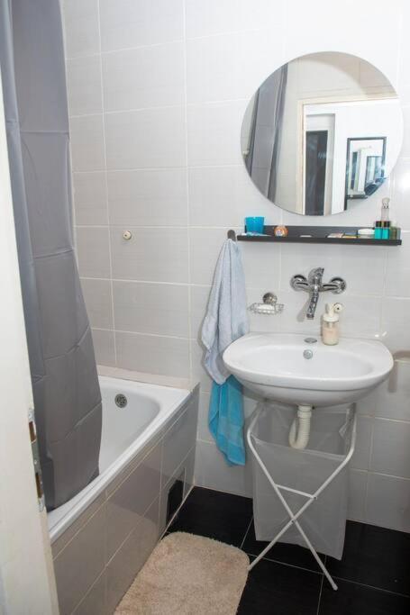 Dora Apartment Ni Exterior foto